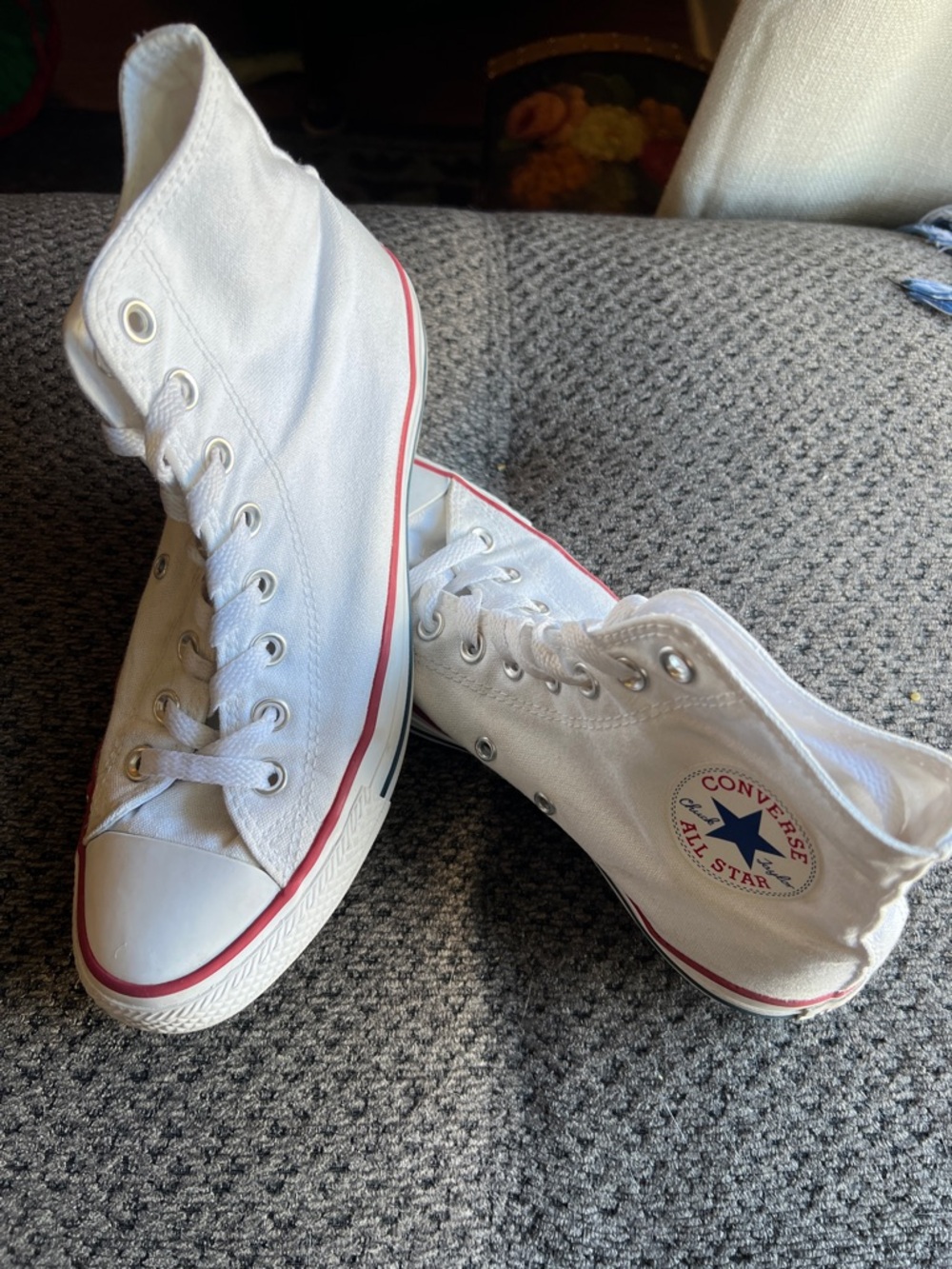 Converse White High Top Sneakers with Red Trim and Blue Star SzMen’s 7/ womens 9